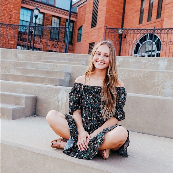 Meet your Posher, Andi - Picture 1 of 1